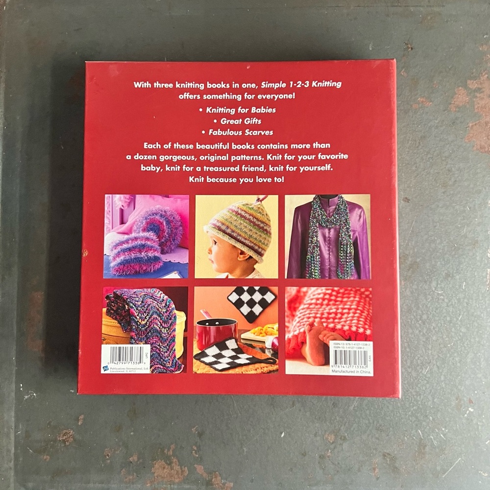 Set of 4 Knitting Books-beginner, mini bags, dog coats - Picture 8 of 14